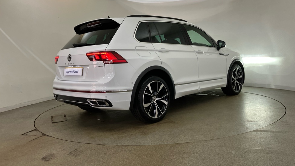 Volkswagen Tiguan 2.0 TDI 4Motion R-Line 5dr DSG Diesel Estate - Image 36