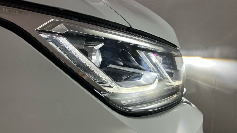 Volkswagen Tiguan 2.0 TDI 4Motion R-Line 5dr DSG Diesel Estate - Image 38
