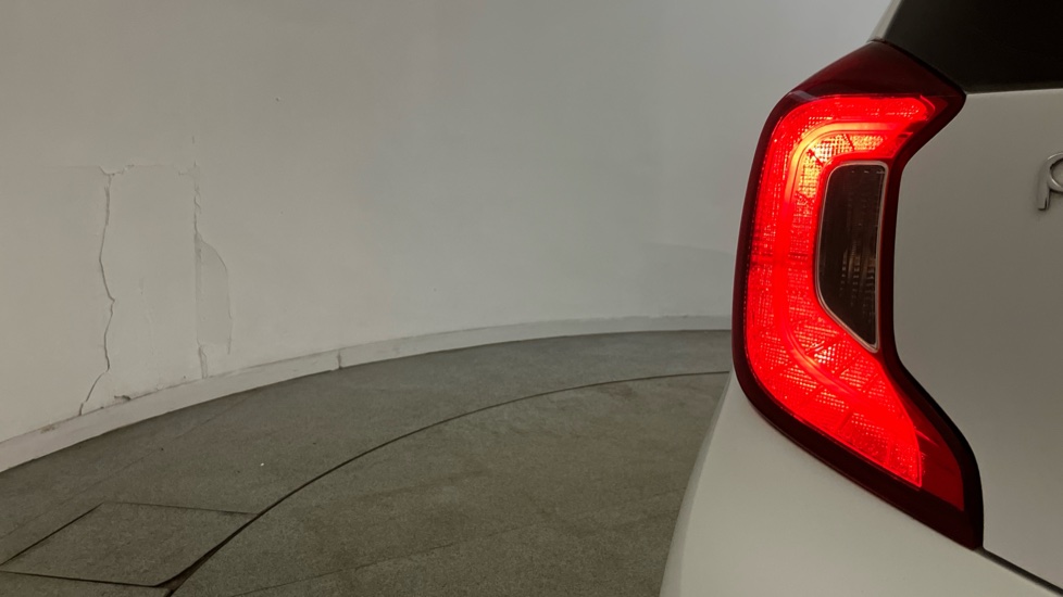 Kia Picanto 1.25 3 5dr Petrol Hatchback - Image 32