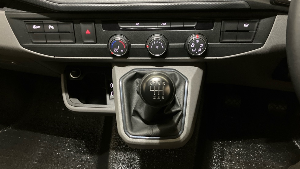 Volkswagen Transporter T28 Swb Diesel 2.0 TDI 150 Highline Van - Image 14