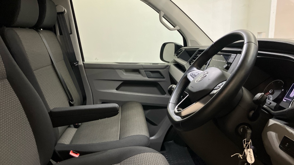 Volkswagen Transporter T28 Swb Diesel 2.0 TDI 150 Highline Van - Image 15