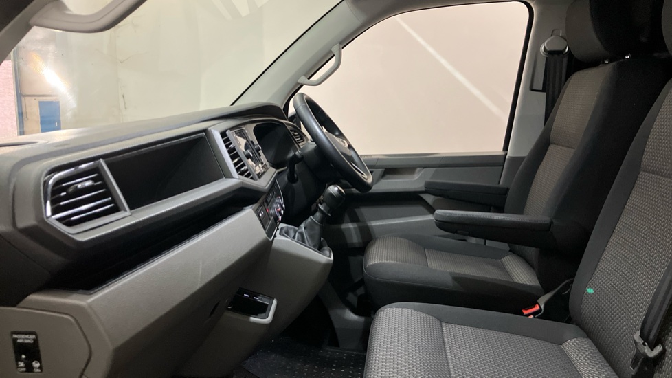 Volkswagen Transporter T28 Swb Diesel 2.0 TDI 150 Highline Van - Image 21