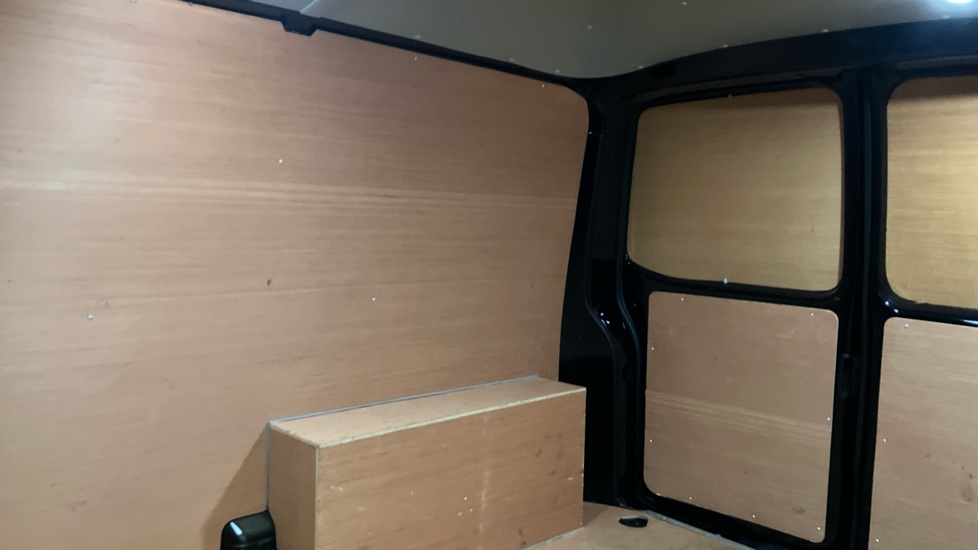 Volkswagen Transporter T28 Swb Diesel 2.0 TDI 150 Highline Van - Image 22