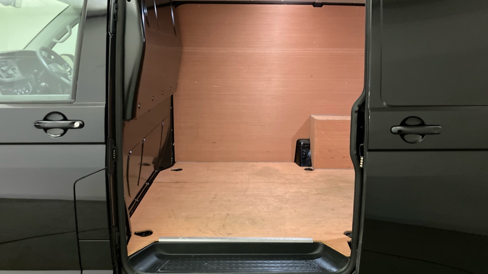 Volkswagen Transporter T28 Swb Diesel 2.0 TDI 150 Highline Van - Image 23