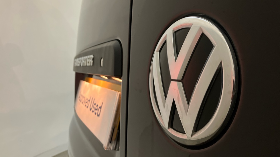 Volkswagen Transporter T28 Swb Diesel 2.0 TDI 150 Highline Van - Image 26