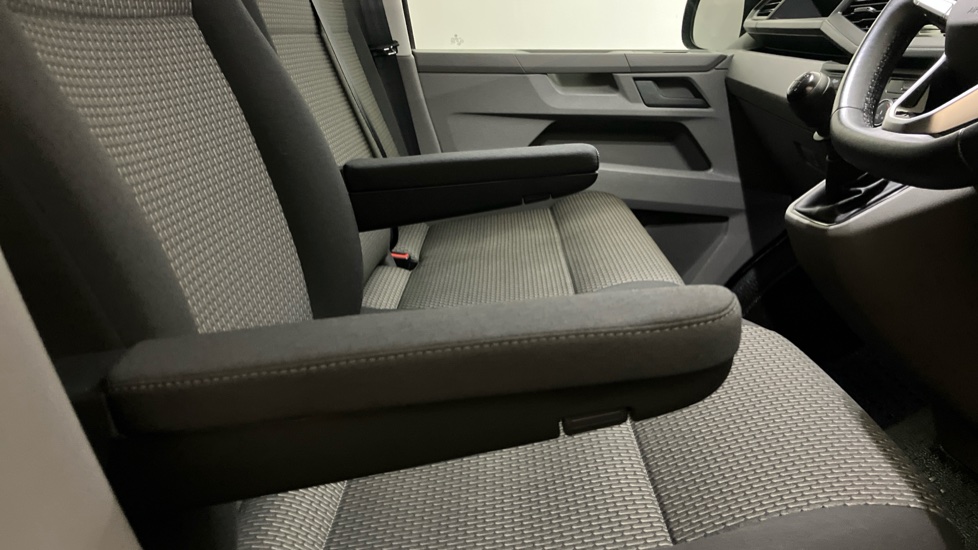 Volkswagen Transporter T28 Swb Diesel 2.0 TDI 150 Highline Van - Image 32