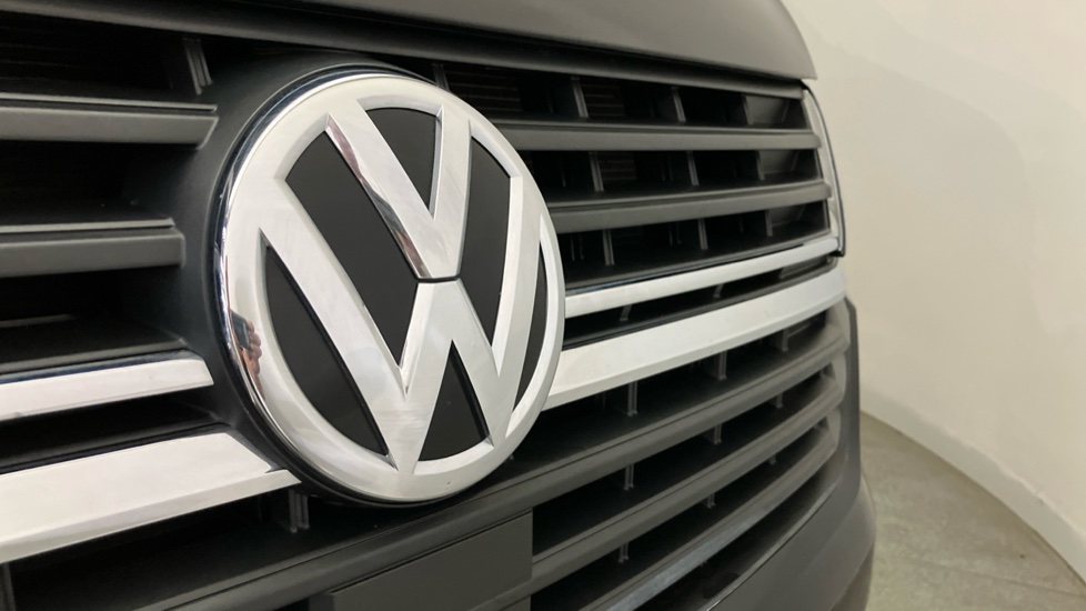 Volkswagen Transporter T28 Swb Diesel 2.0 TDI 150 Highline Van - Image 33