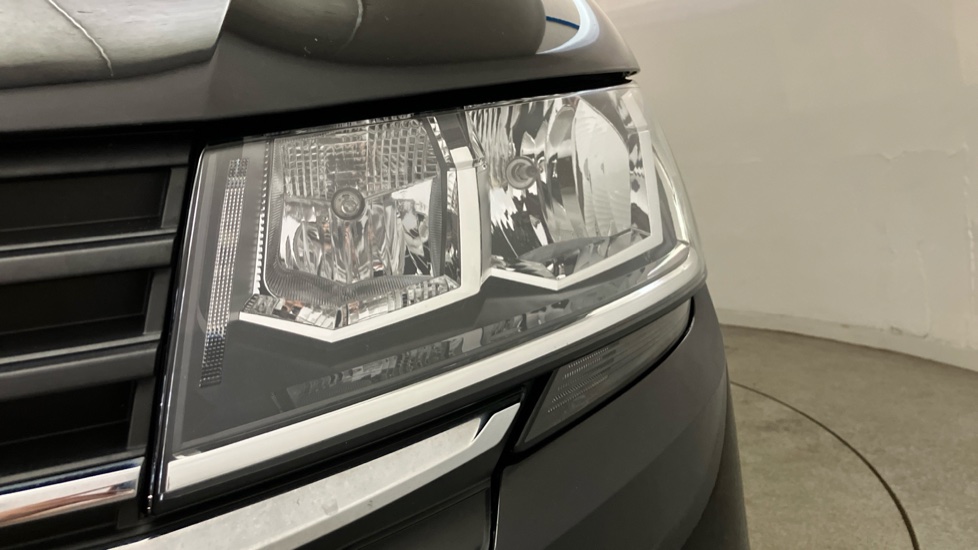 Volkswagen Transporter T28 Swb Diesel 2.0 TDI 150 Highline Van - Image 34