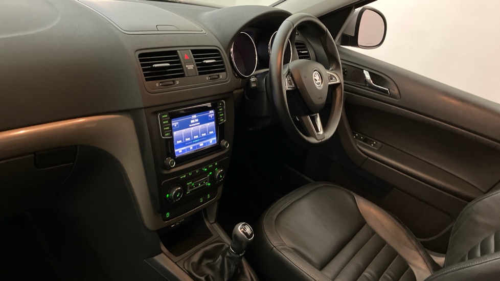 Skoda Yeti Outdoor 1.2 TSI [110] SE L 5dr Petrol Estate - Image 2