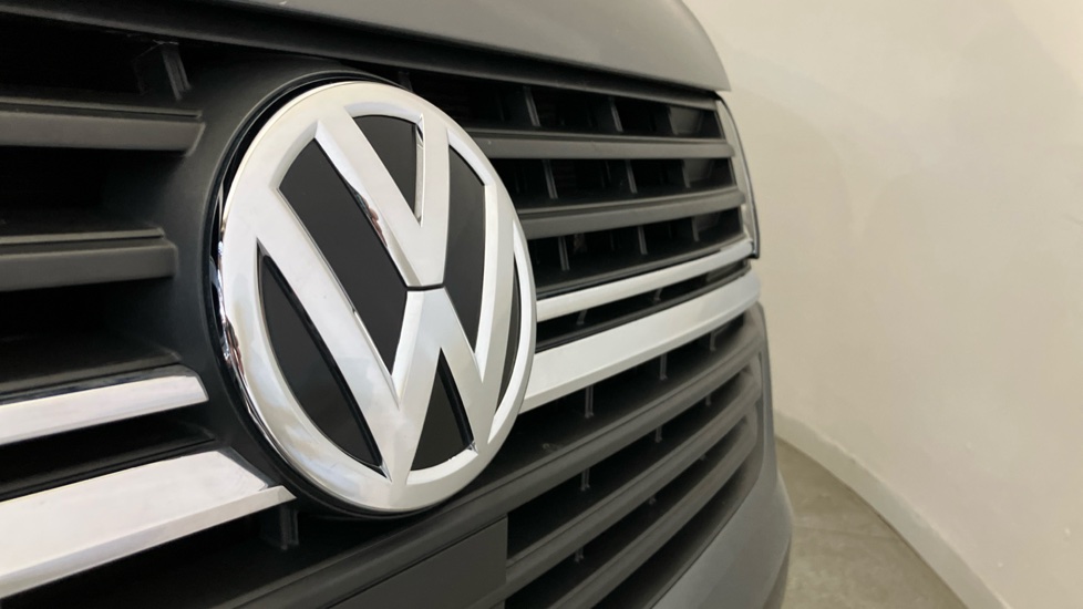 Volkswagen Transporter T30 Lwb Diesel 2.0 TDI 150 Highline Van - Image 35