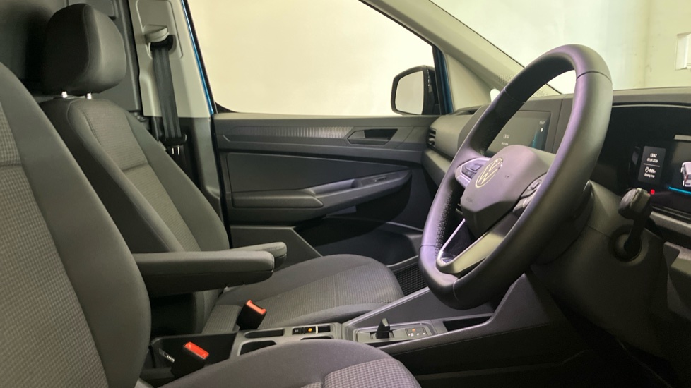 Volkswagen Caddy Maxi Caddy Cargo Maxi C20 Petrol 1.5 eHybrid 150 Commerce Van DSG [Bus/Assist] - Image 15