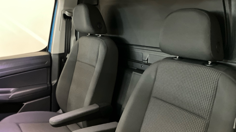 Volkswagen Caddy Maxi Caddy Cargo Maxi C20 Petrol 1.5 eHybrid 150 Commerce Van DSG [Bus/Assist] - Image 16