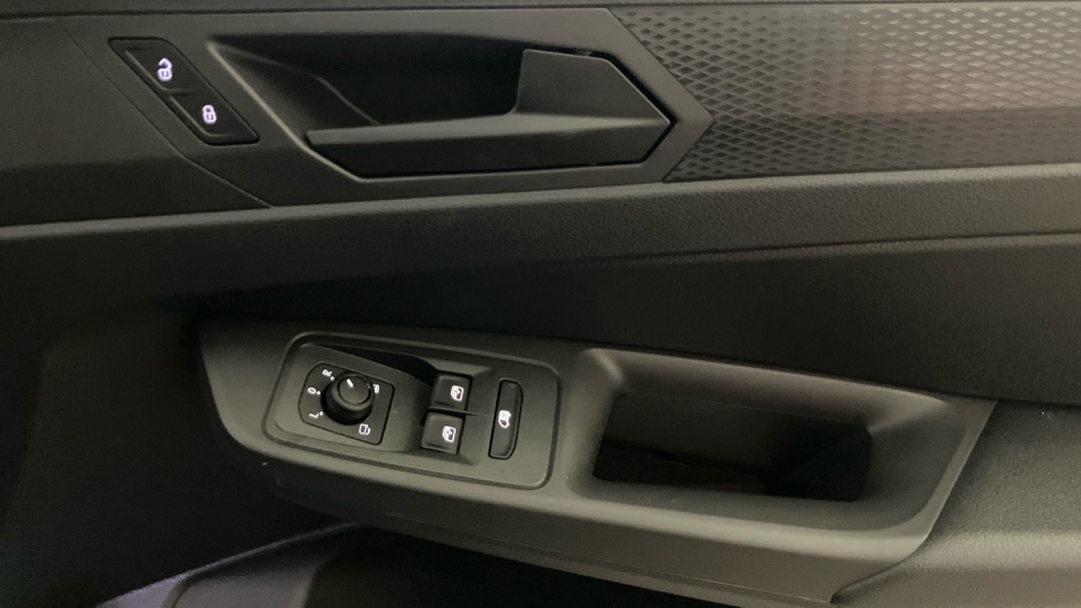 Volkswagen Caddy Maxi Caddy Cargo Maxi C20 Petrol 1.5 eHybrid 150 Commerce Van DSG [Bus/Assist] - Image 19