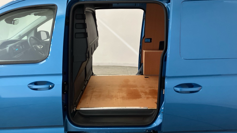 Volkswagen Caddy Maxi Caddy Cargo Maxi C20 Petrol 1.5 eHybrid 150 Commerce Van DSG [Bus/Assist] - Image 26