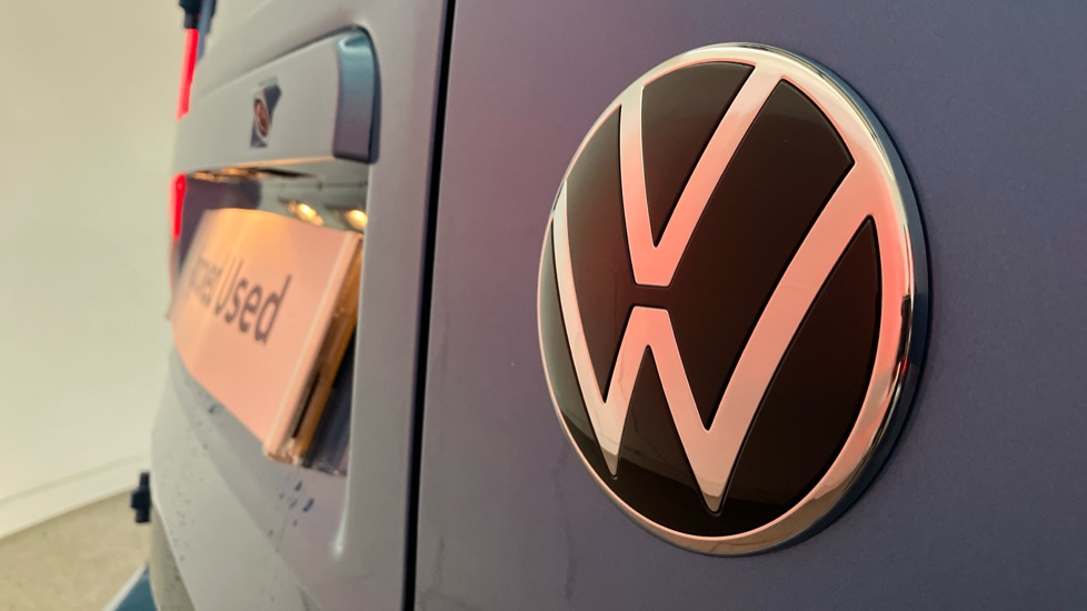 Volkswagen Caddy Maxi Caddy Cargo Maxi C20 Petrol 1.5 eHybrid 150 Commerce Van DSG [Bus/Assist] - Image 28