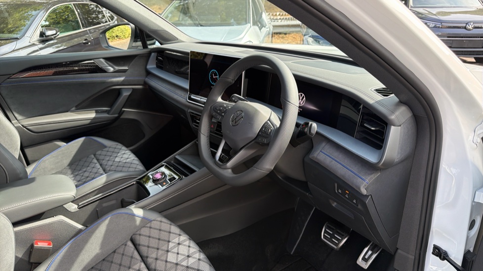 Volkswagen Tayron 1.5 TSI eHybrid R-Line Edition 5dr DSG6 Estate - Image 6
