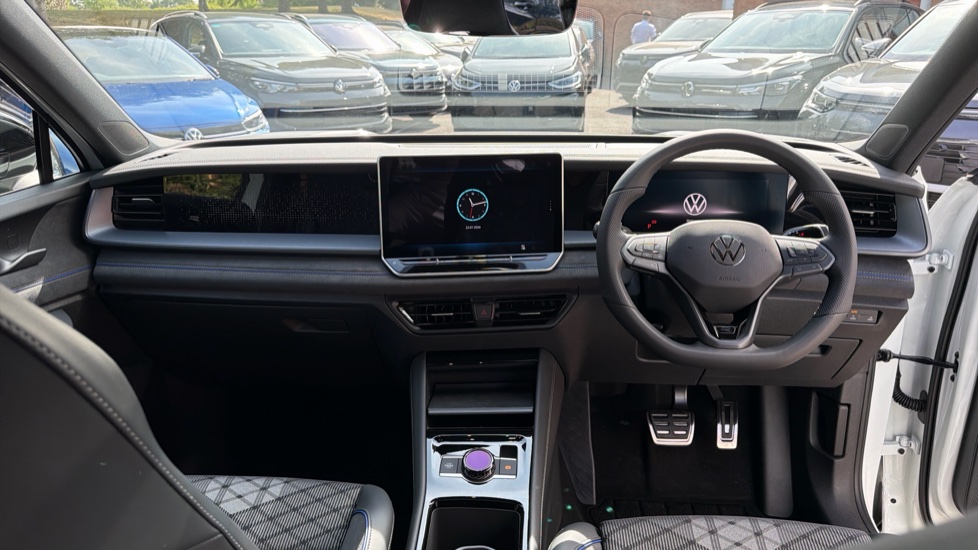 Volkswagen Tayron 1.5 TSI eHybrid R-Line Edition 5dr DSG6 Estate - Image 9