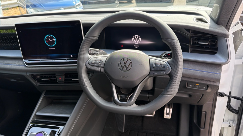 Volkswagen Tayron 1.5 TSI eHybrid R-Line Edition 5dr DSG6 Estate - Image 10
