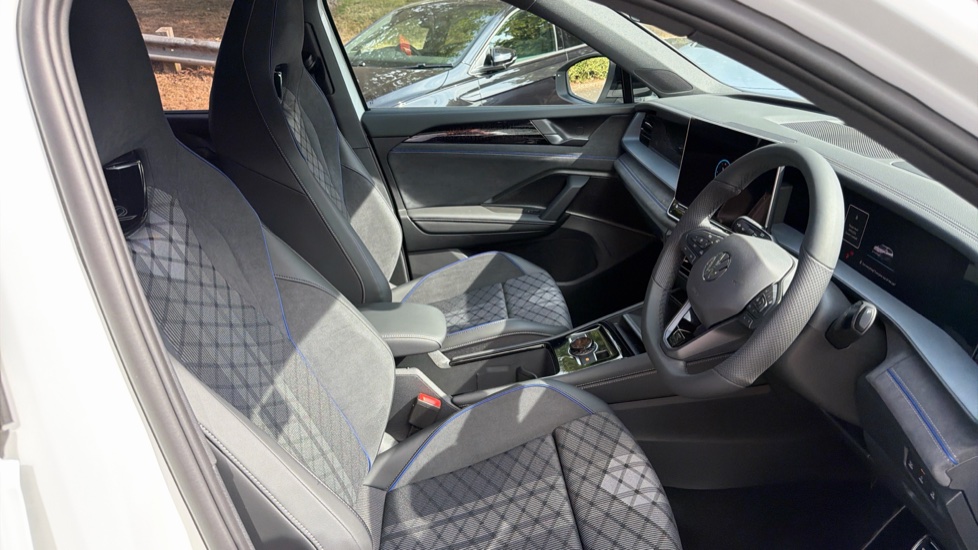 Volkswagen Tayron 1.5 TSI eHybrid R-Line Edition 5dr DSG6 Estate - Image 15