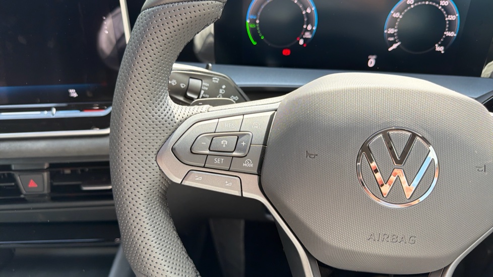 Volkswagen Tayron 1.5 TSI eHybrid R-Line Edition 5dr DSG6 Estate - Image 17