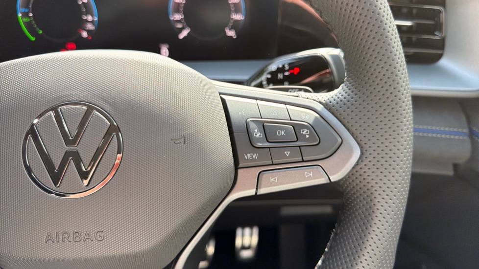 Volkswagen Tayron 1.5 TSI eHybrid R-Line Edition 5dr DSG6 Estate - Image 18