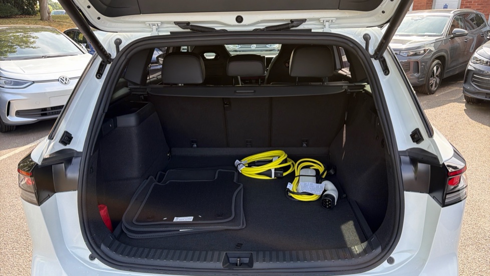 Volkswagen Tayron 1.5 TSI eHybrid R-Line Edition 5dr DSG6 Estate - Image 20