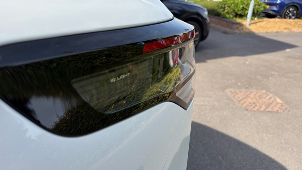 Volkswagen Tayron 1.5 TSI eHybrid R-Line Edition 5dr DSG6 Estate - Image 21