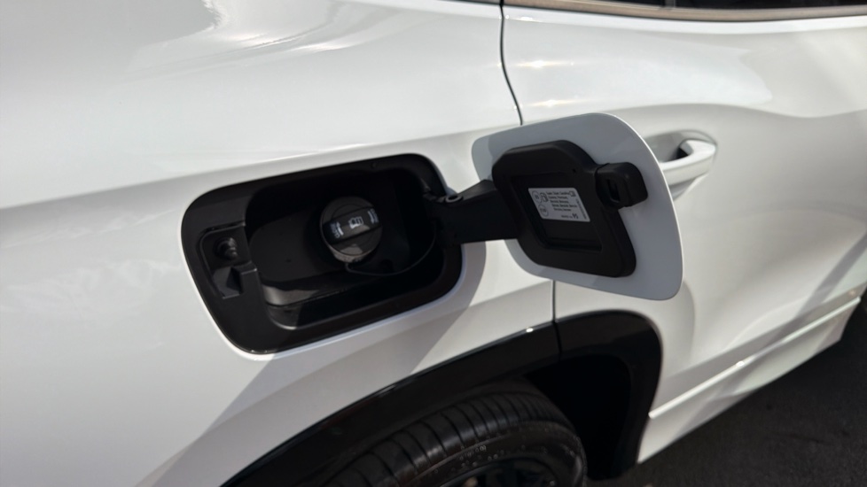 Volkswagen Tayron 1.5 TSI eHybrid R-Line Edition 5dr DSG6 Estate - Image 24