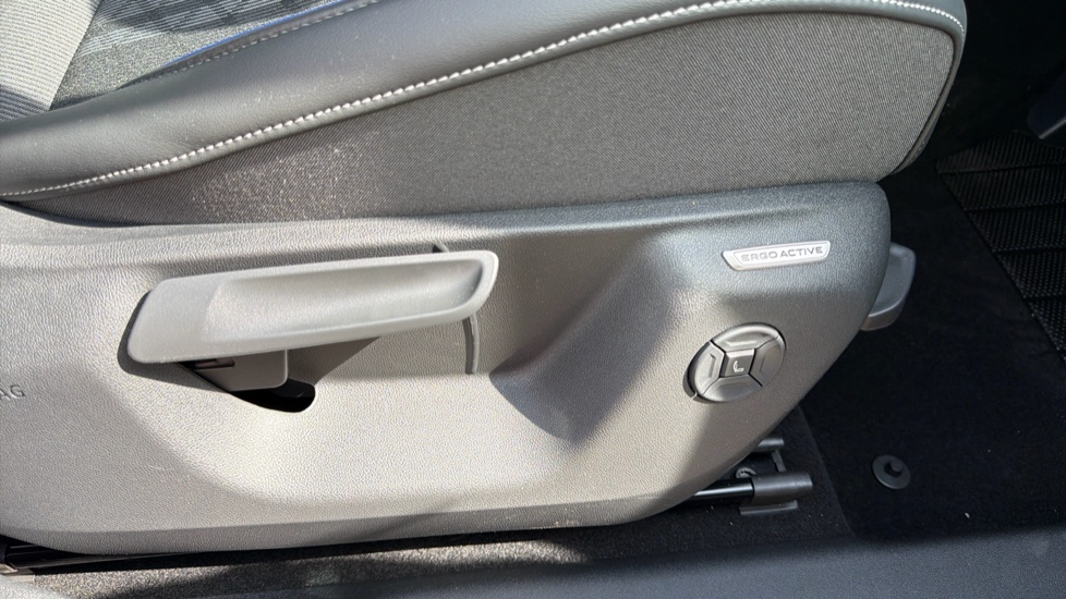 Volkswagen Tayron 1.5 TSI eHybrid R-Line Edition 5dr DSG6 Estate - Image 25