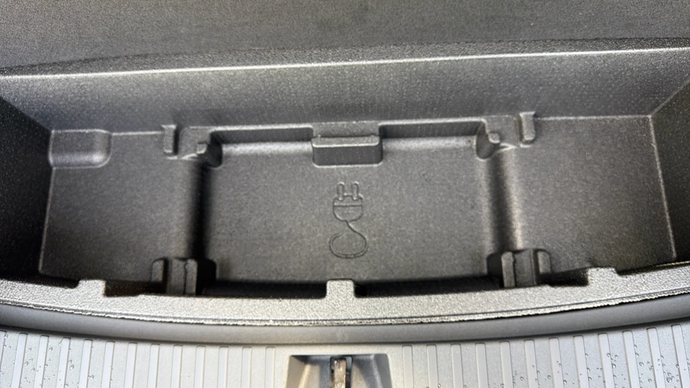 Volkswagen Tayron 1.5 TSI eHybrid R-Line Edition 5dr DSG6 Estate - Image 30