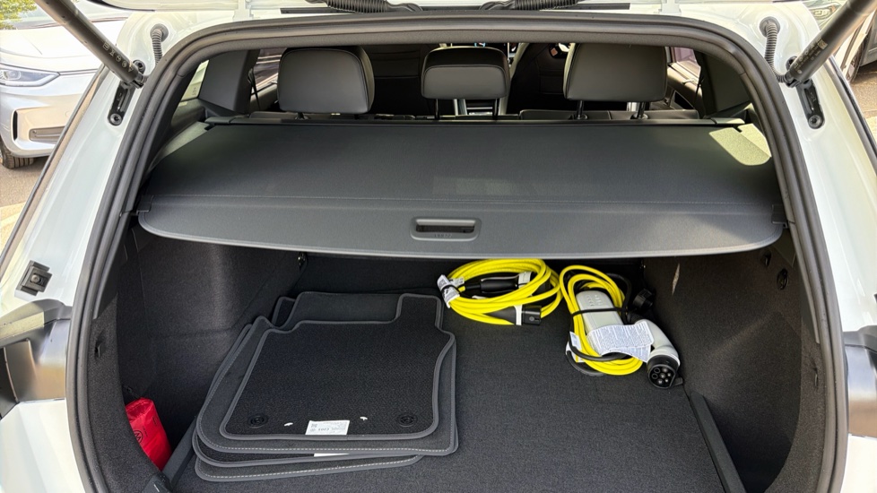 Volkswagen Tayron 1.5 TSI eHybrid R-Line Edition 5dr DSG6 Estate - Image 31