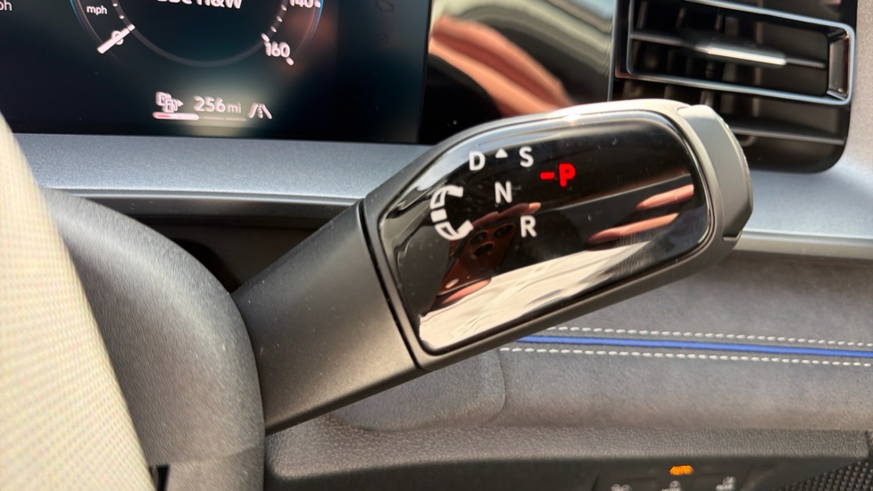 Volkswagen Tayron 1.5 TSI eHybrid R-Line Edition 5dr DSG6 Estate - Image 35