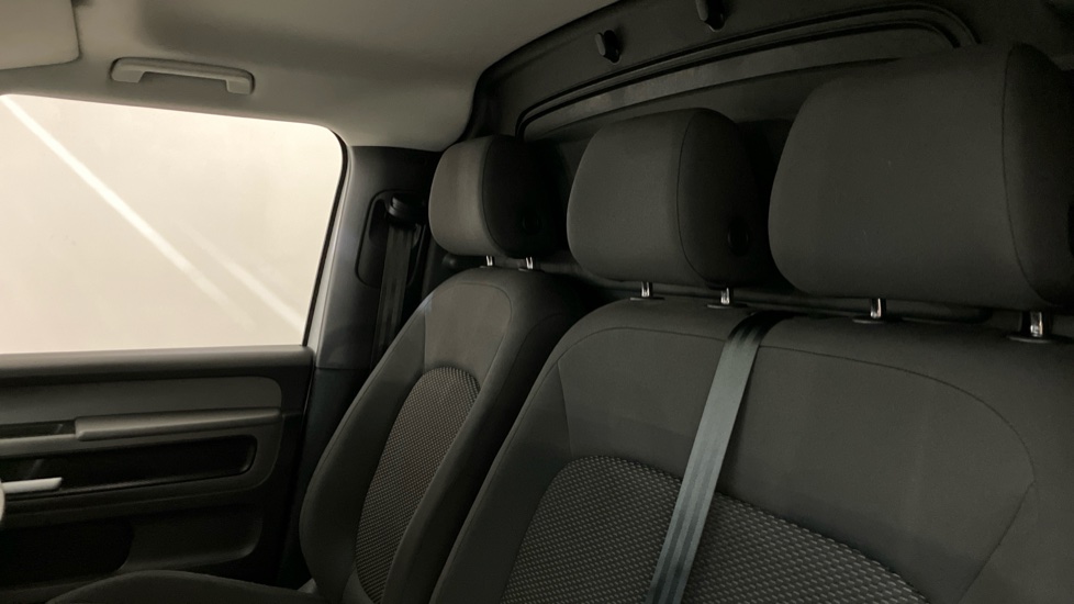 Volkswagen Id.Buzz Cargo 150kW Commerce 77kWh Auto - Image 16