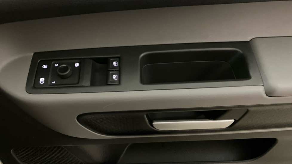 Volkswagen Id.Buzz Cargo 150kW Commerce 77kWh Auto - Image 19
