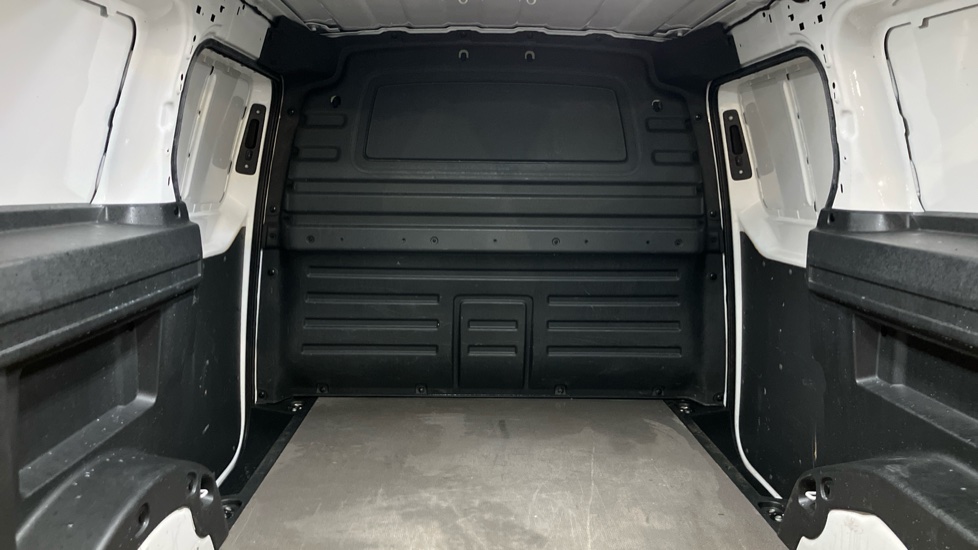 Volkswagen Id.Buzz Cargo 150kW Commerce 77kWh Auto - Image 20
