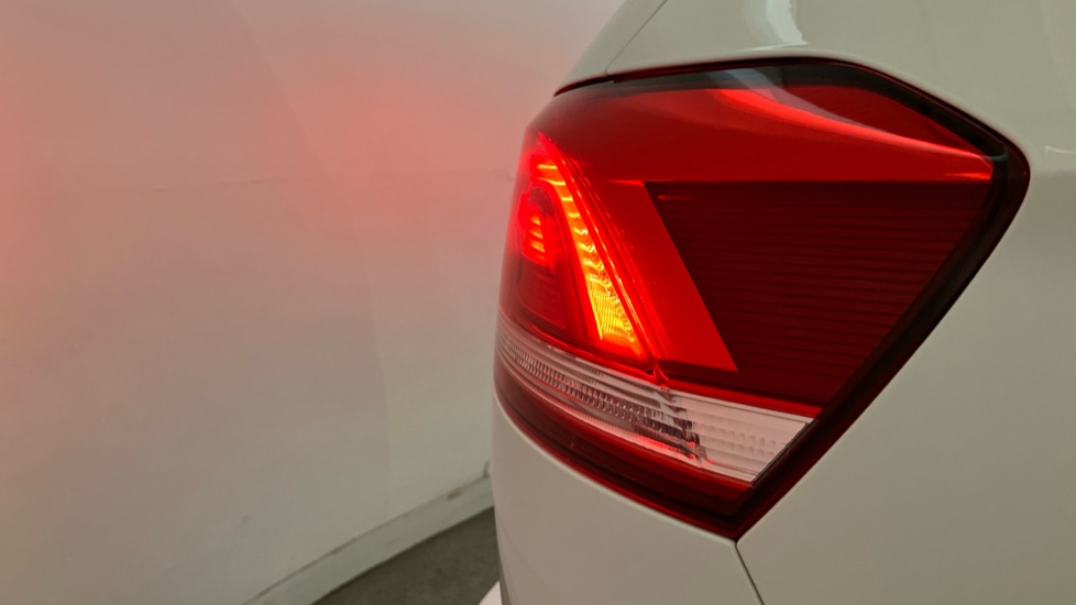 Volkswagen Passat 2.0 TDI SCR 190 R-Line 5dr Diesel Estate - Image 28