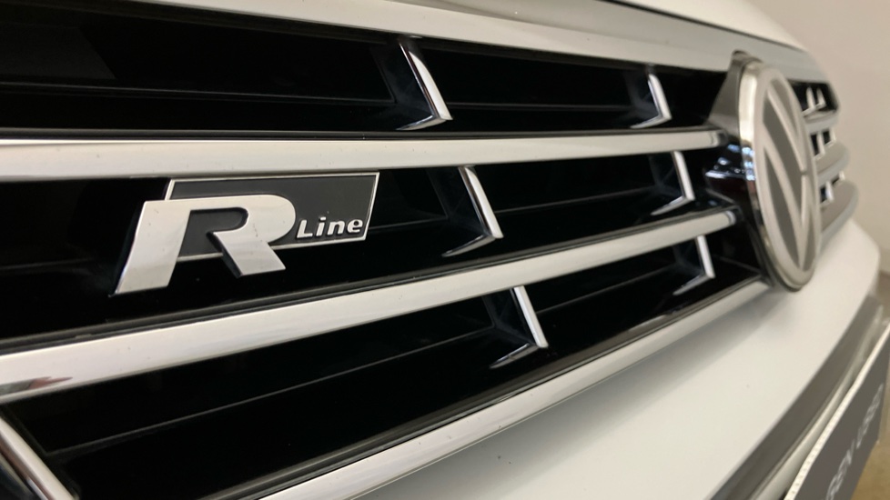 Volkswagen Passat 2.0 TDI SCR 190 R-Line 5dr Diesel Estate - Image 35