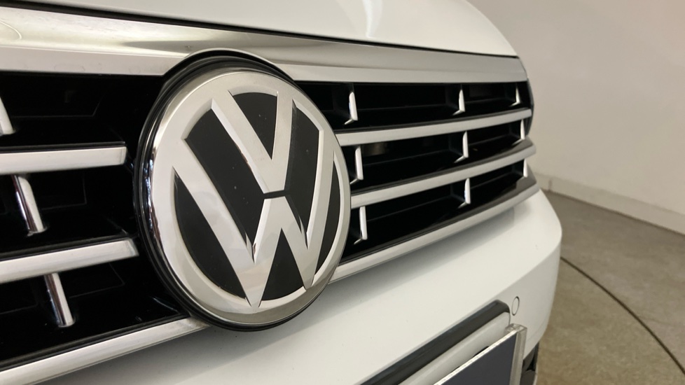 Volkswagen Passat 2.0 TDI SCR 190 R-Line 5dr Diesel Estate - Image 36