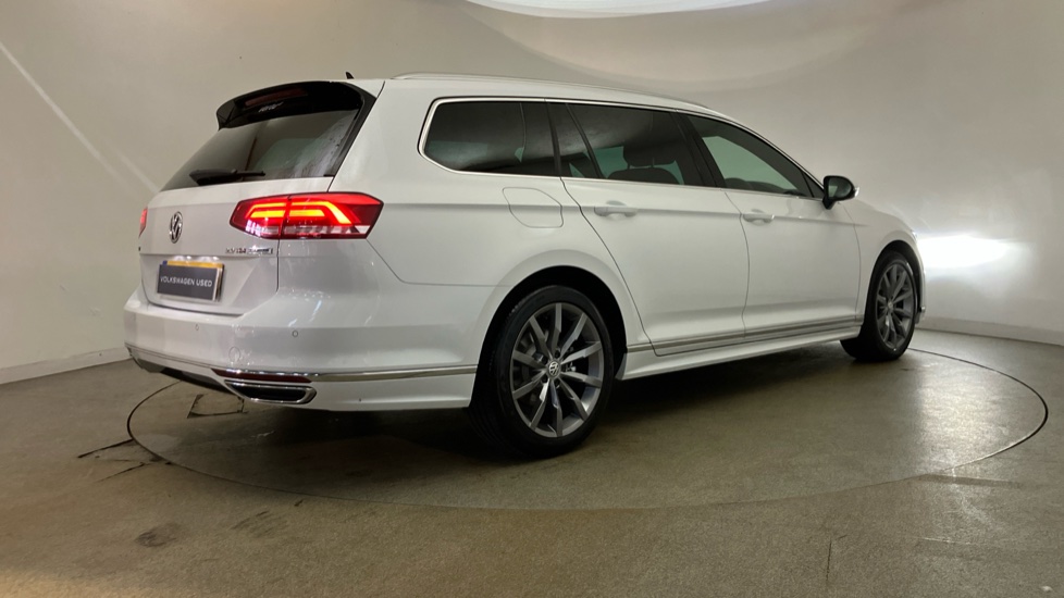 Volkswagen Passat 2.0 TDI SCR 190 R-Line 5dr Diesel Estate - Image 40