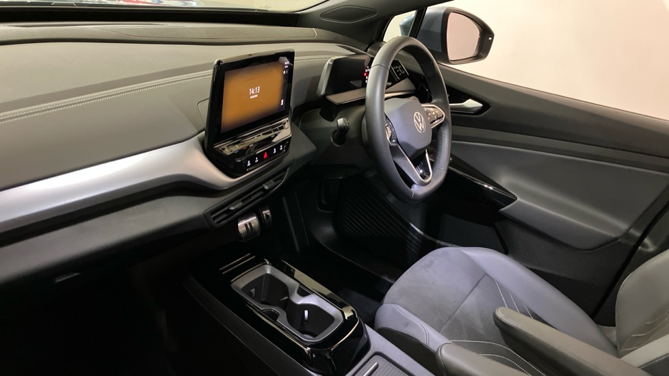 Volkswagen ID.4 150kW Family Pro Perform 77kWh 5dr Auto [135kW Ch] Electric Estate - Image 2