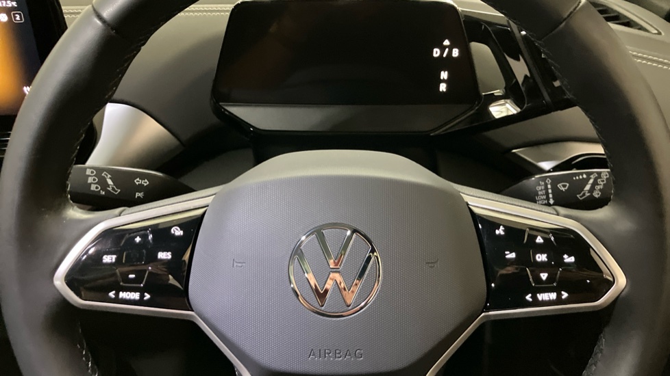 Volkswagen ID.4 150kW Family Pro Perform 77kWh 5dr Auto [135kW Ch] Electric Estate - Image 10