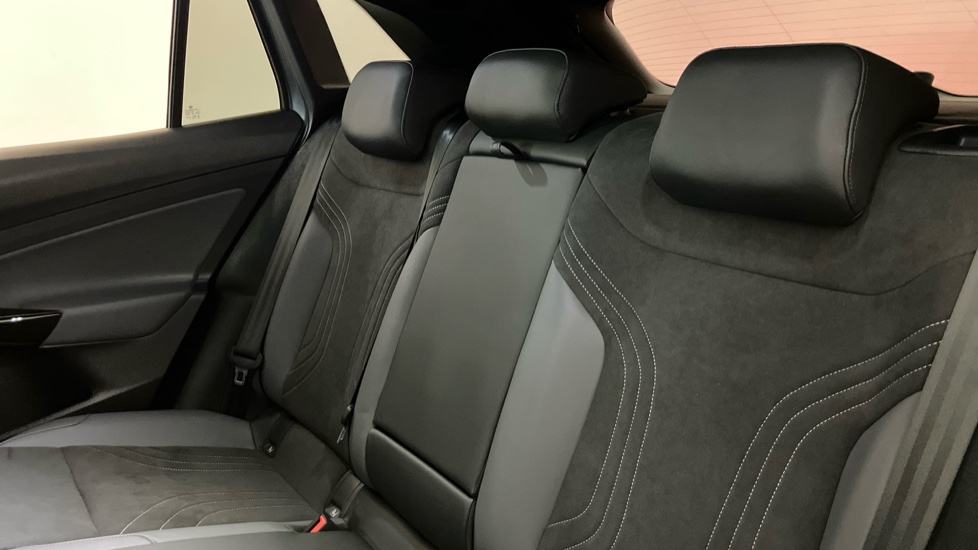 Volkswagen ID.4 150kW Family Pro Perform 77kWh 5dr Auto [135kW Ch] Electric Estate - Image 16