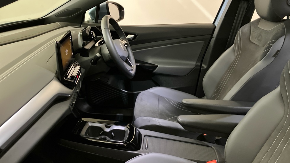 Volkswagen ID.4 150kW Family Pro Perform 77kWh 5dr Auto [135kW Ch] Electric Estate - Image 25