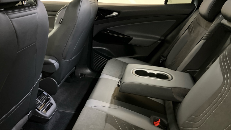 Volkswagen ID.4 150kW Family Pro Perform 77kWh 5dr Auto [135kW Ch] Electric Estate - Image 26