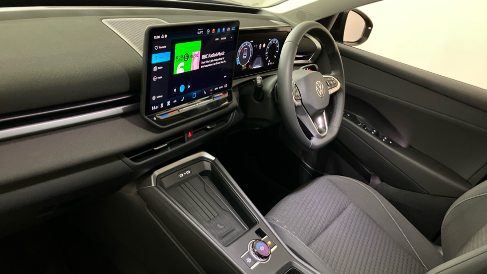 Volkswagen T-Roc 1.5 eTSI 150 Life 5dr DSG Petrol Hatchback - Image 2