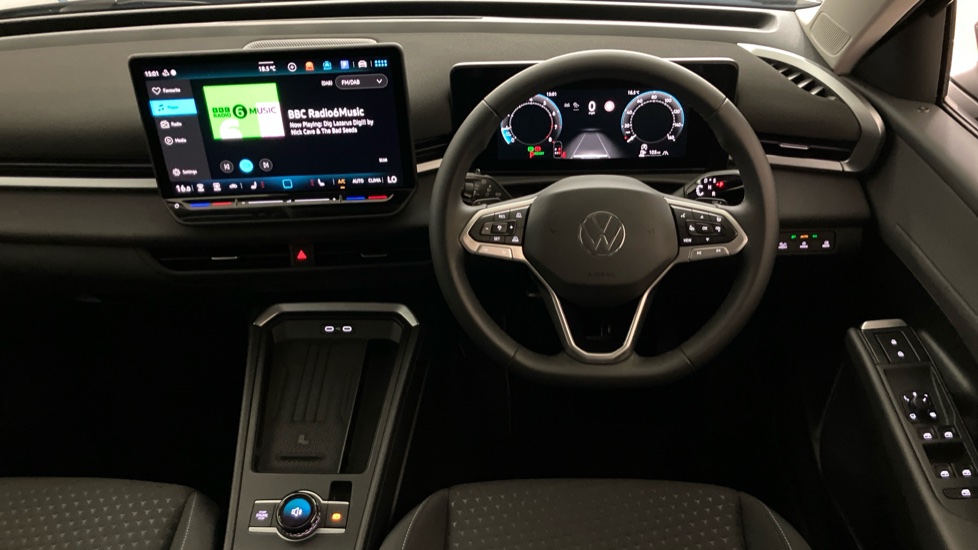 Volkswagen T-Roc 1.5 eTSI 150 Life 5dr DSG Petrol Hatchback - Image 9