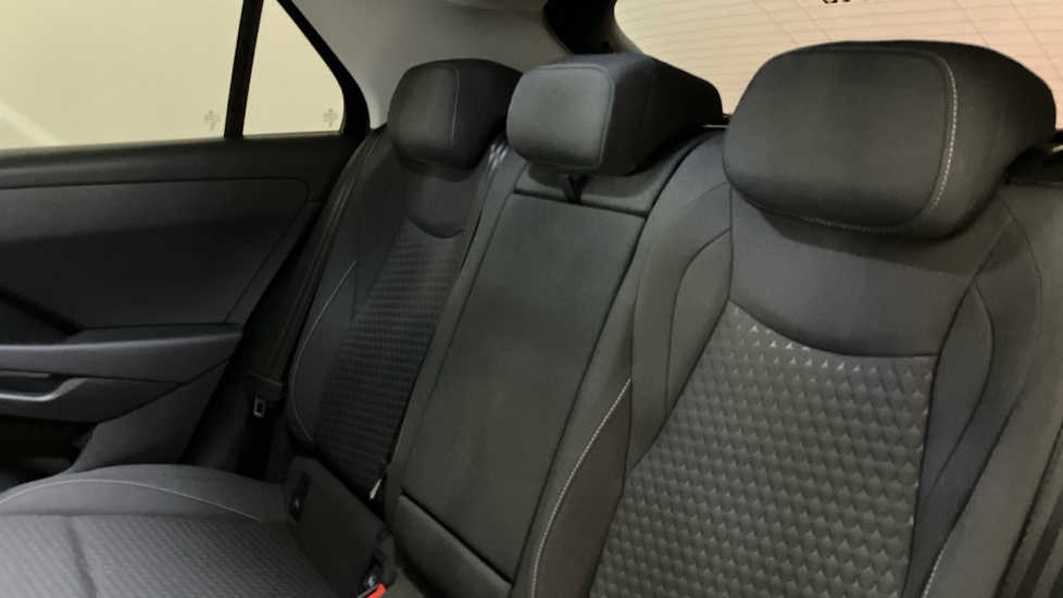 Volkswagen T-Roc 1.5 eTSI 150 Life 5dr DSG Petrol Hatchback - Image 16