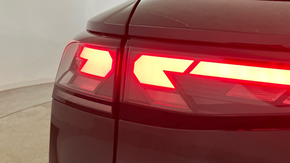 Volkswagen T-Roc 1.5 eTSI 150 Life 5dr DSG Petrol Hatchback - Image 30