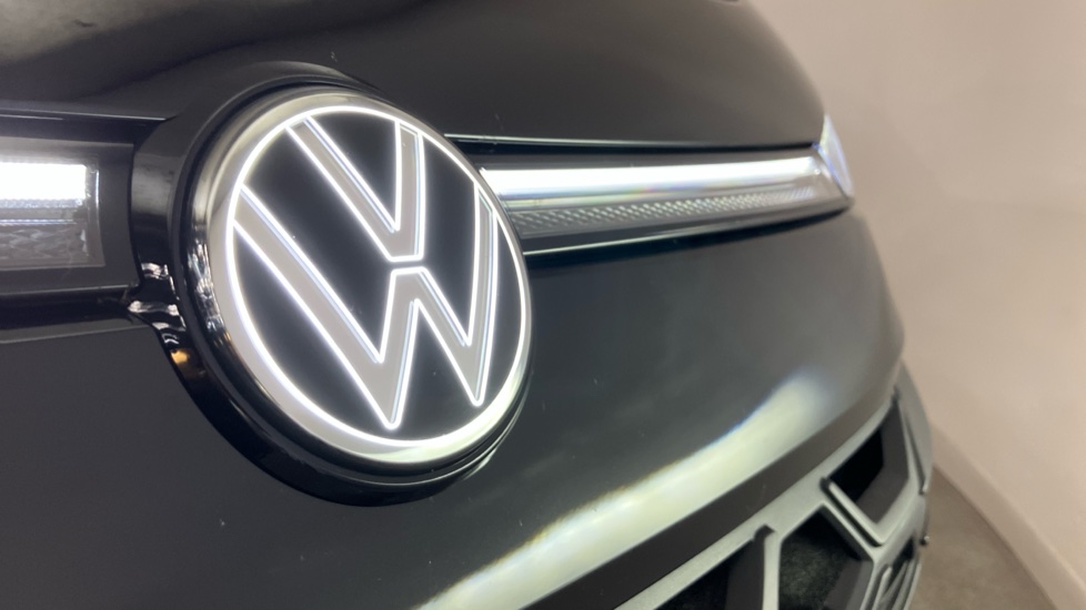 Volkswagen T-Roc 1.5 eTSI 150 Life 5dr DSG Petrol Hatchback - Image 32