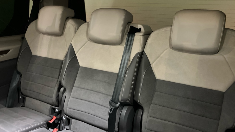 Volkswagen Multivan 2.0 TDI Style 5dr LWB DSG Diesel Estate - Image 16